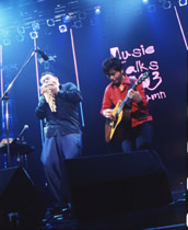 【写真】押尾コータロー&瀬木貴将ライヴ・パフォーマンス